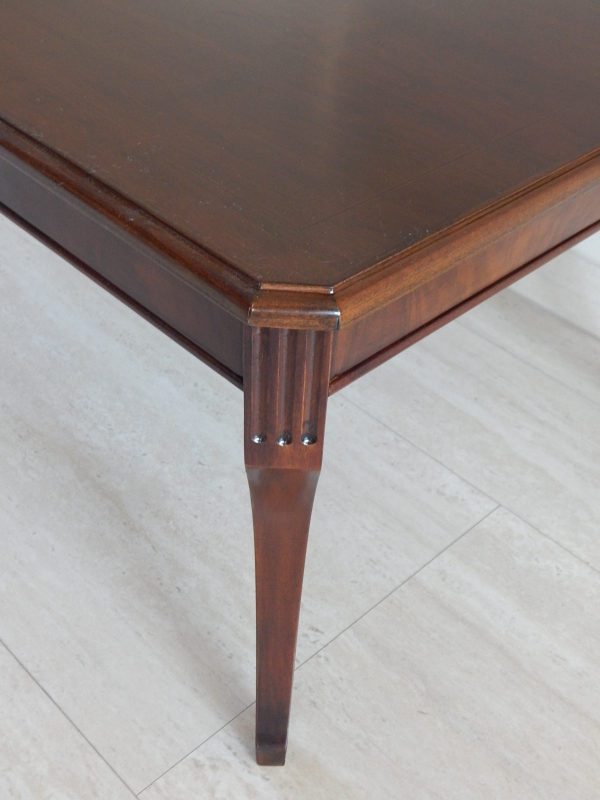 Alacsony asztal, hajlított lábú [B-20]